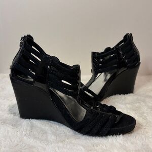 Donald J. Pliner- Ginnie Black Metallic Strappy Wedges Back Zipper- Size 5.5